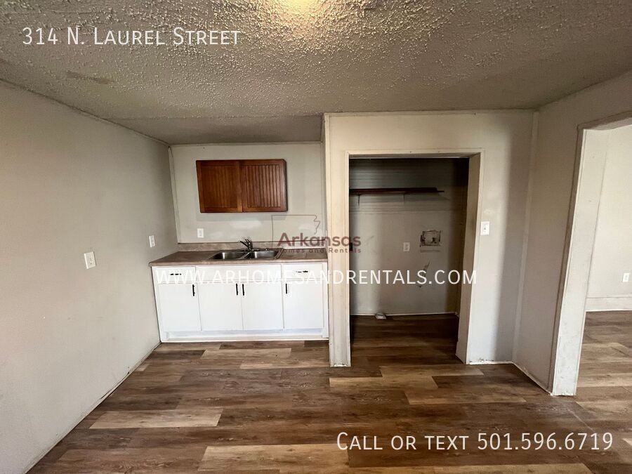 314 N Laurel St - Photo 4 of 10