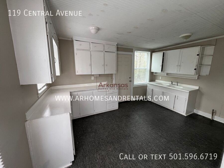 119 Central Ave - Photo 4 of 11