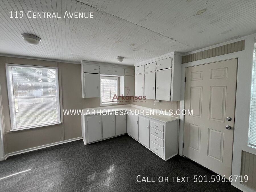 119 Central Ave - Photo 5 of 11