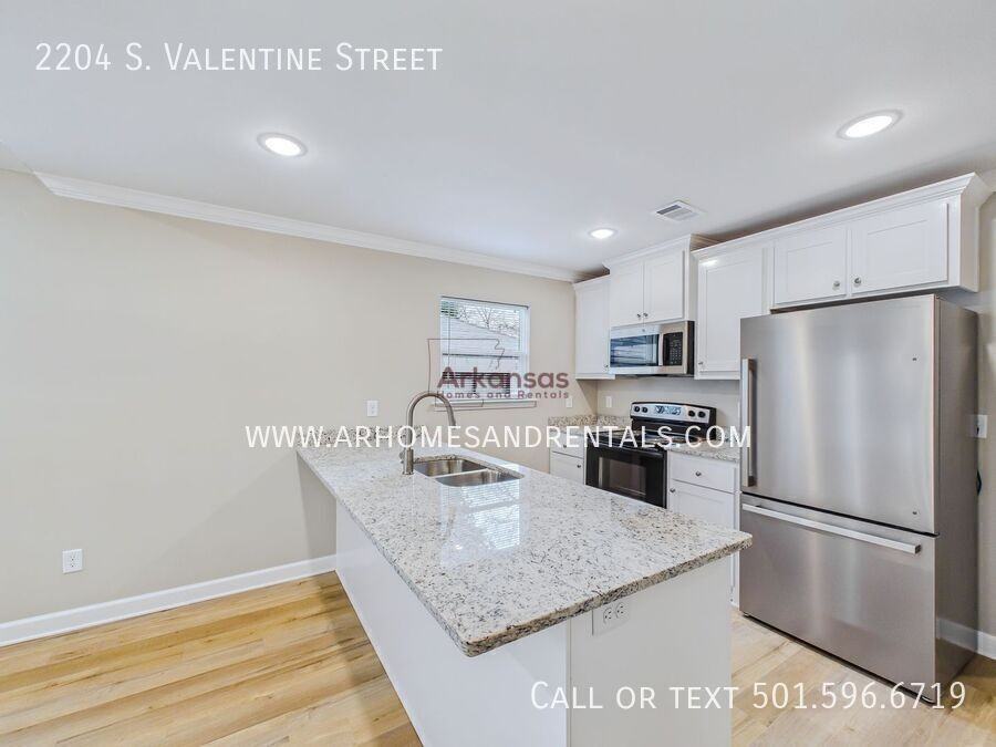 2204 S Valentine St - Photo 5 of 15