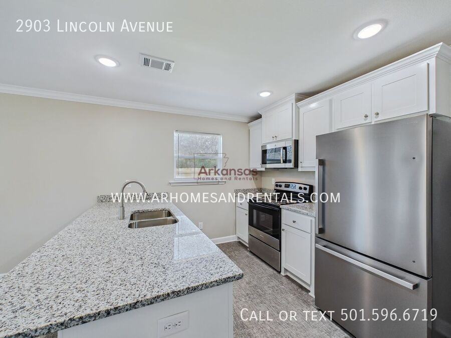 2903 Lincoln Ave - Photo 5 of 13