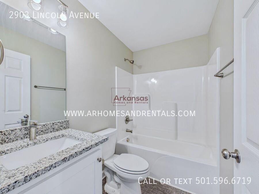 2903 Lincoln Ave - Photo 7 of 13