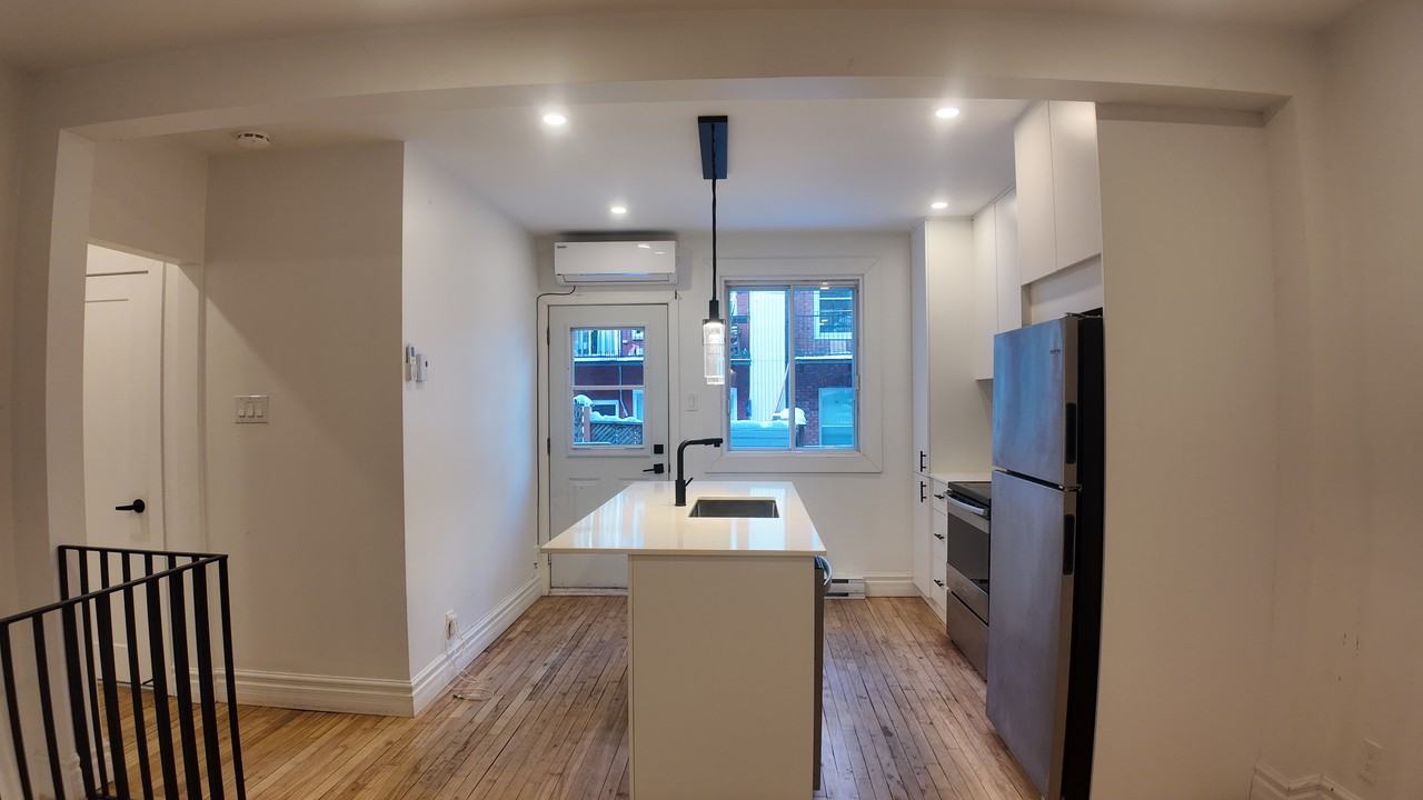 689 Rue Woodland - Photo 2 of 14