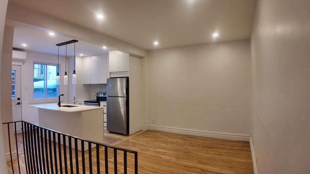 689 Rue Woodland - Photo 3 of 14