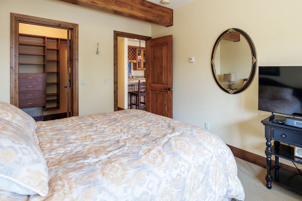 347 Luzern Rd - Photo 3 of 50