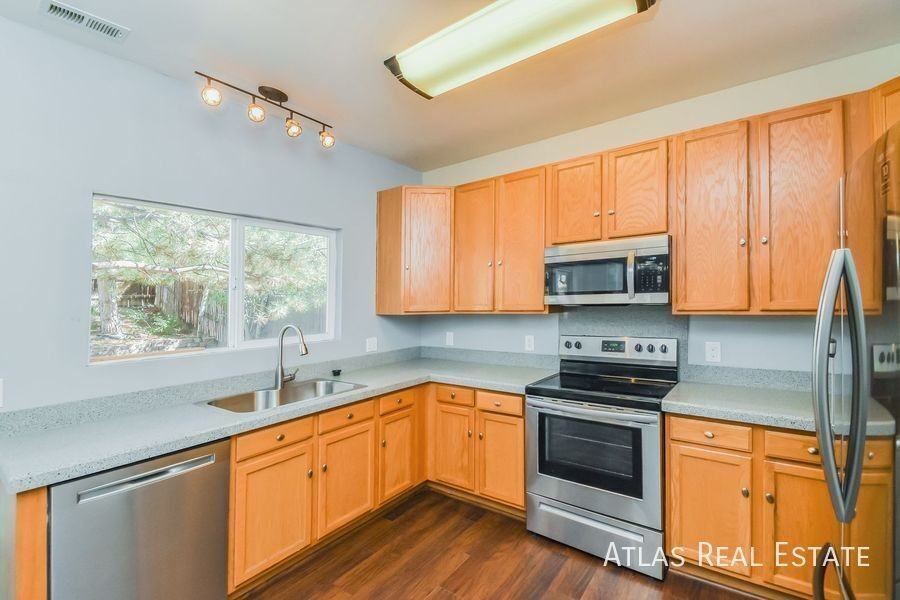 7056 Mcewan St - Photo 6 of 20