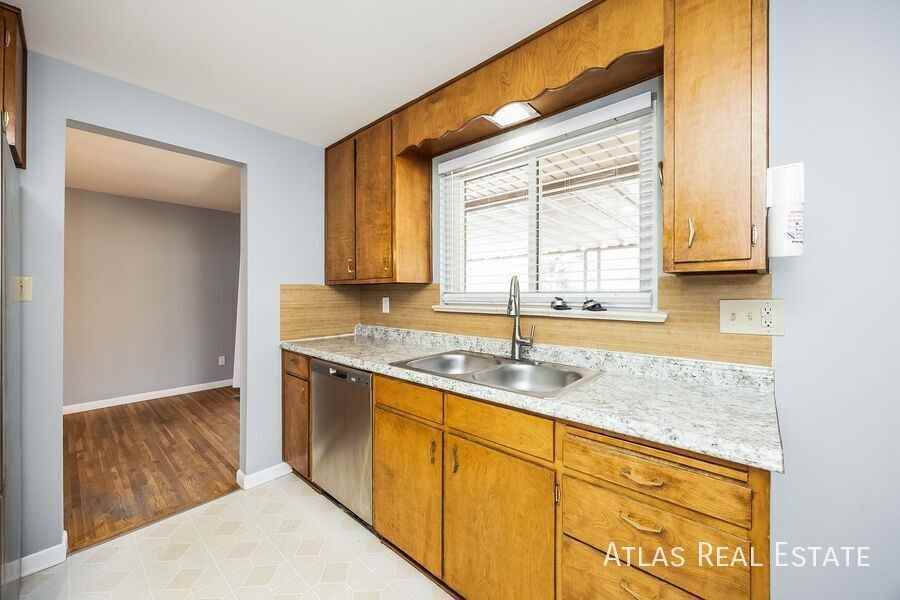 2106 Glenn Summer Rd - Photo 4 of 30