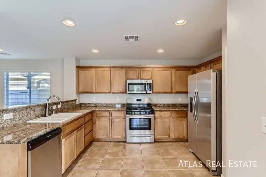 8316 Wildwood Glen Dr - Photo 4 of 21