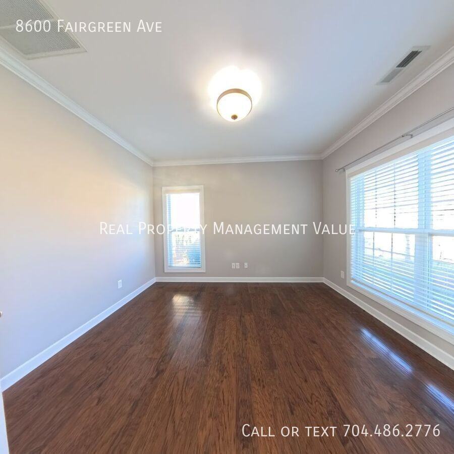 8600 Fairgreen Ave - Photo 5 of 36