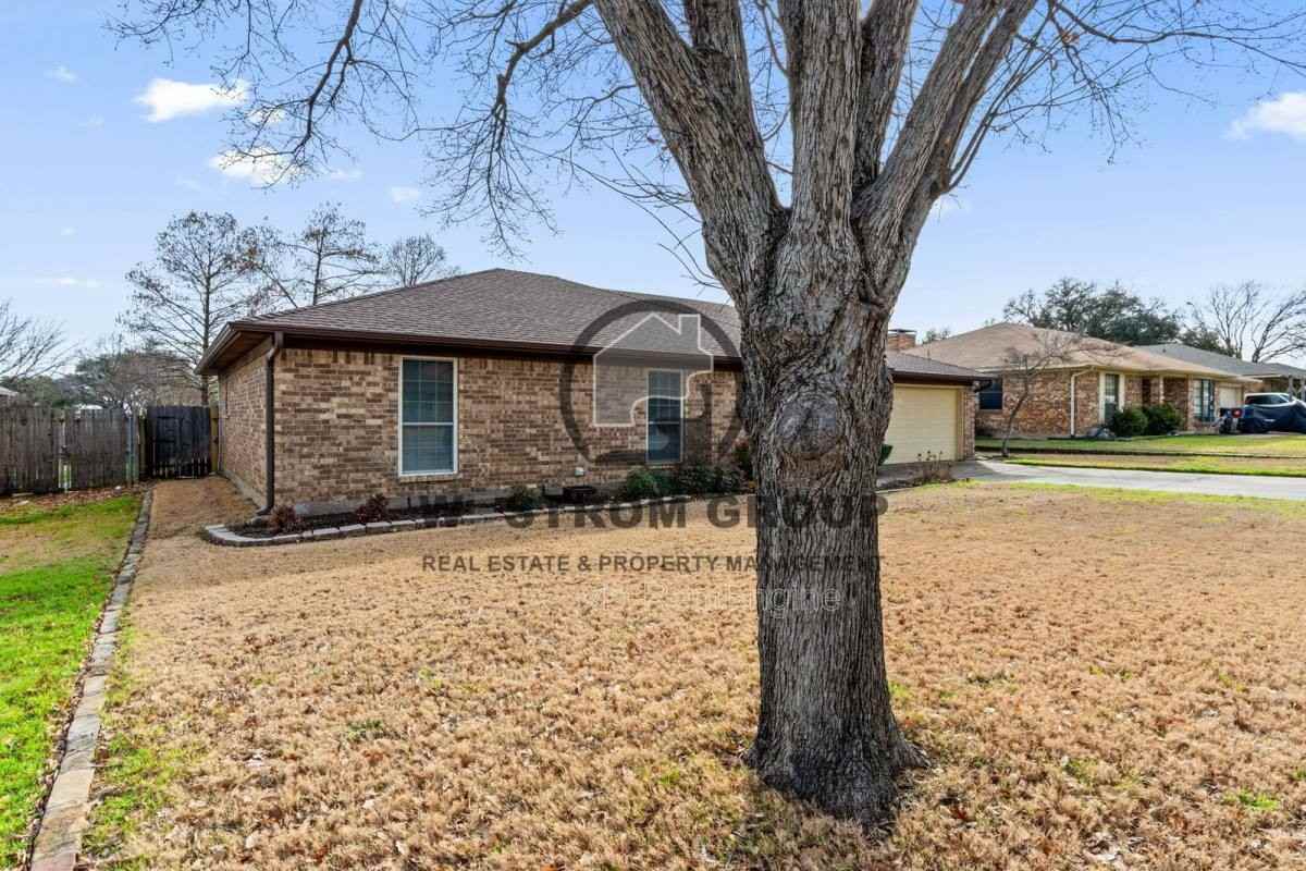 10117 Orlando Dr - Photo 2 of 10