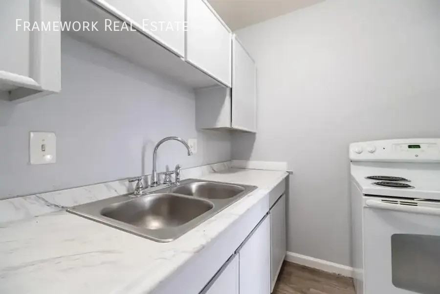 16300 E Colfax Ave #15 - Photo 7 of 33