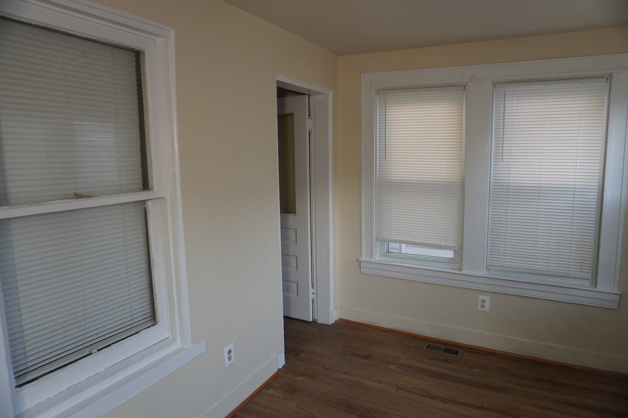 217 Center Street - Photo 4 of 40