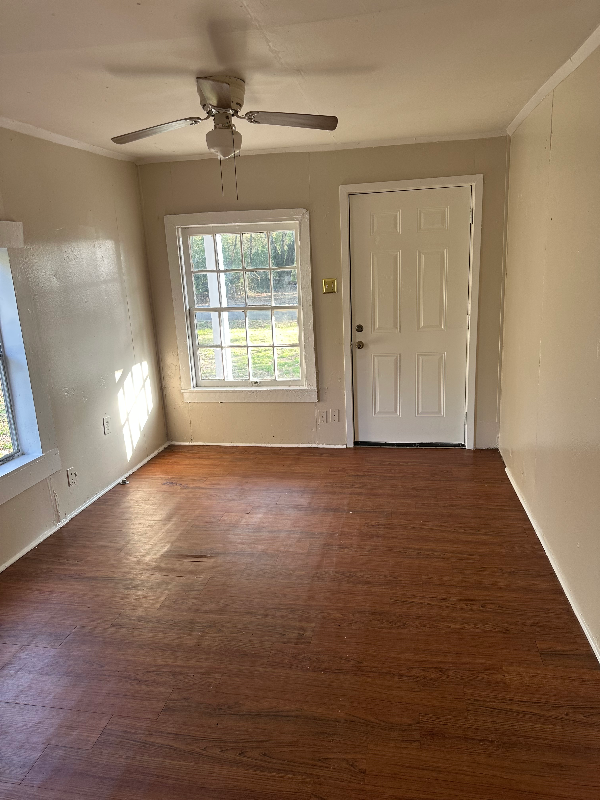 1208 Campbelton St - Photo 3 of 7