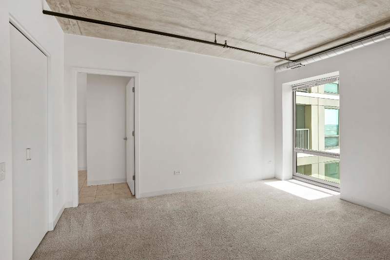 884 S Clark St - Photo 4 of 11