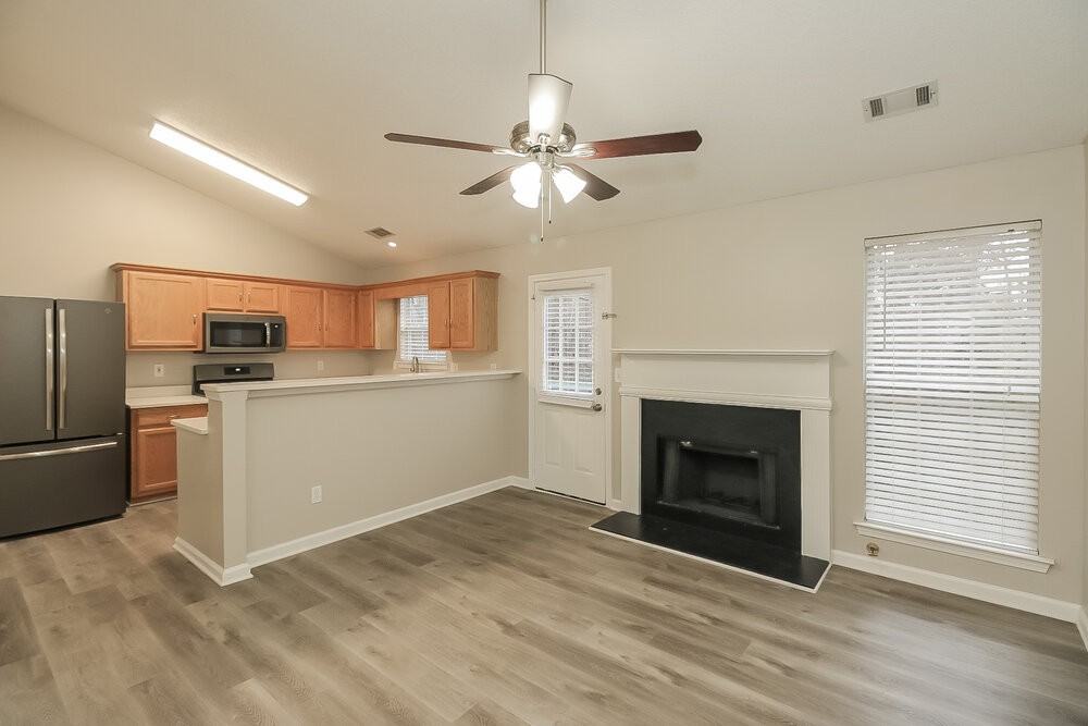 9447 Rollinghills Dr - Photo 4 of 17