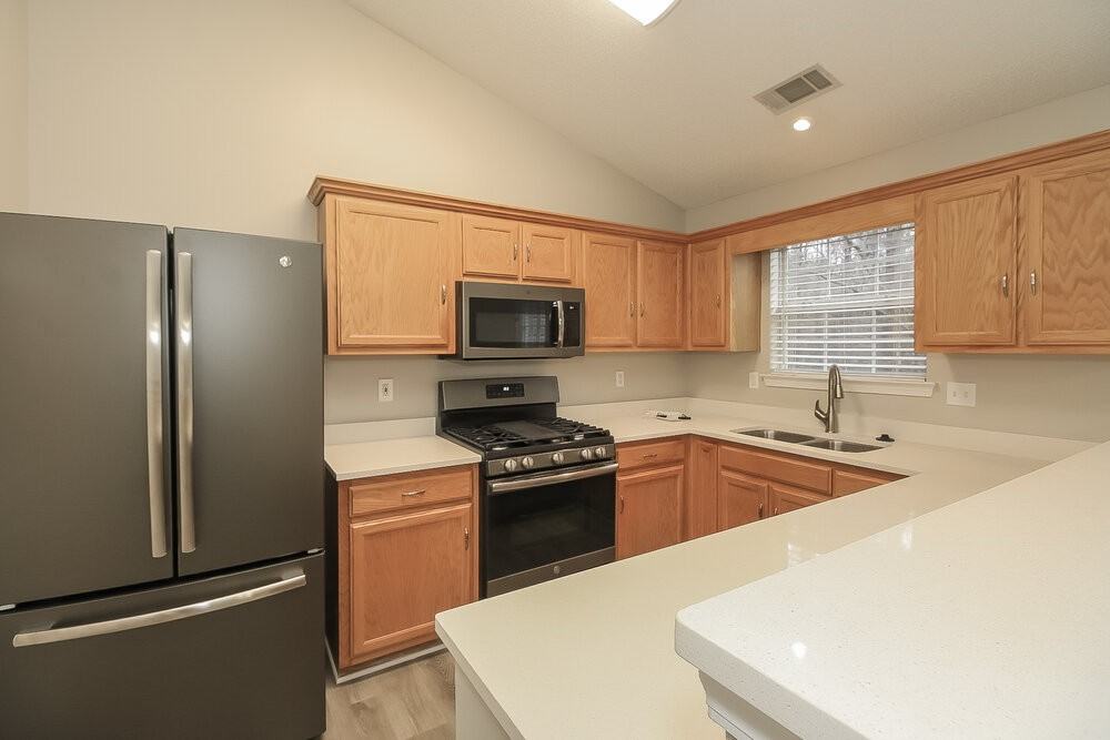 9447 Rollinghills Dr - Photo 7 of 17