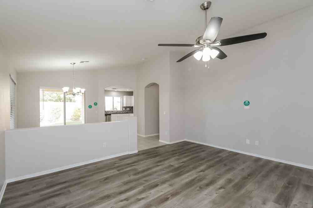 12522 W Buchanan St - Photo 4 of 16