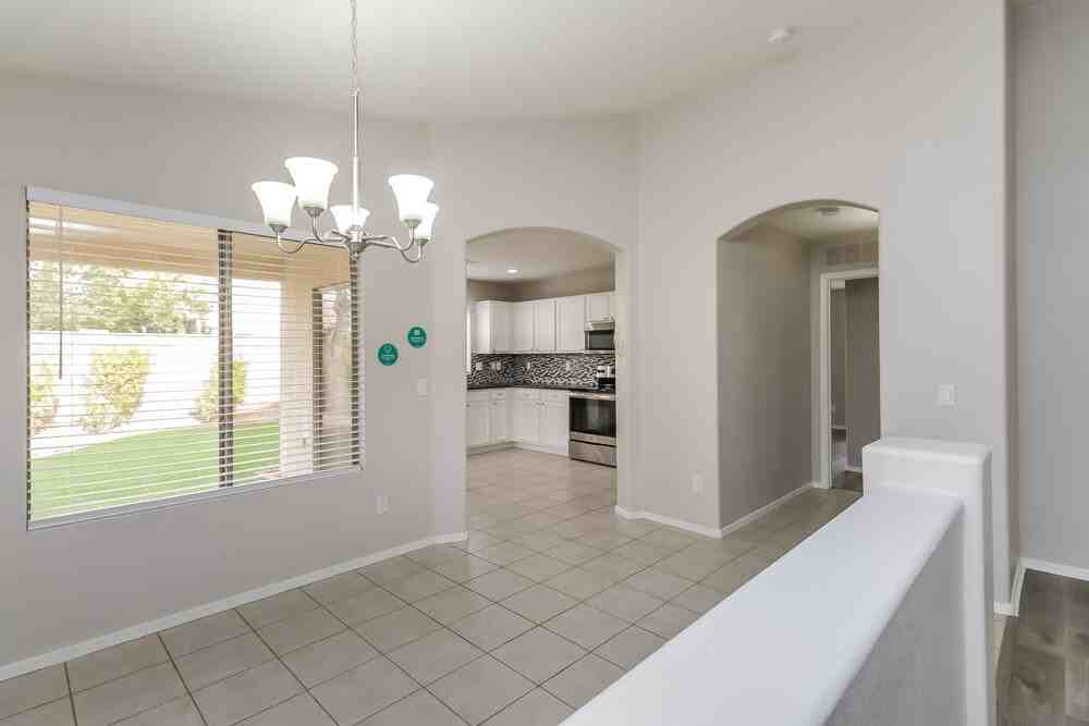 12522 W Buchanan St - Photo 5 of 16