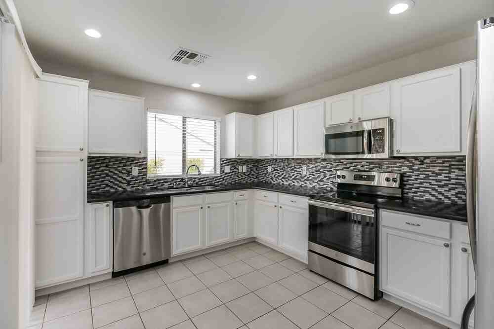 12522 W Buchanan St - Photo 6 of 16