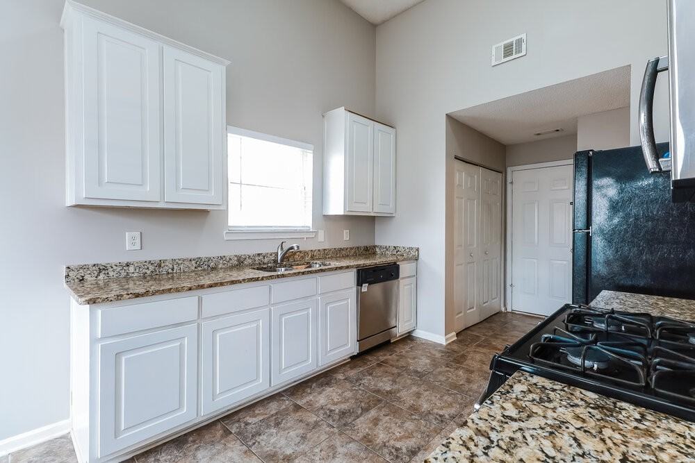 4935 River Overlook Way - Photo 7 of 16