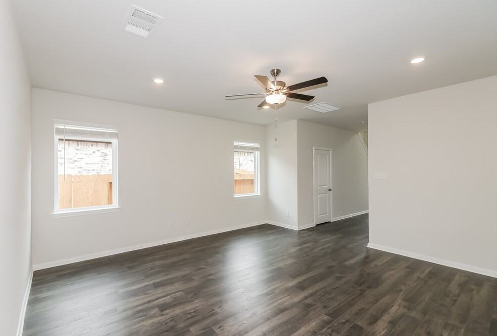 7610 Thrips Ln - Photo 5 of 21