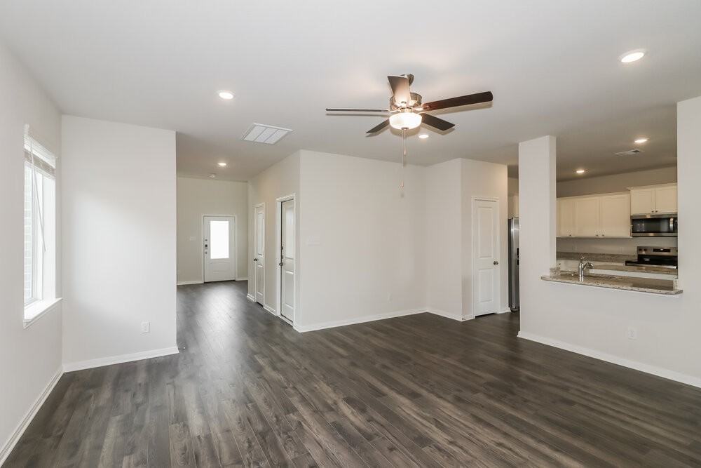 7610 Thrips Ln - Photo 6 of 21