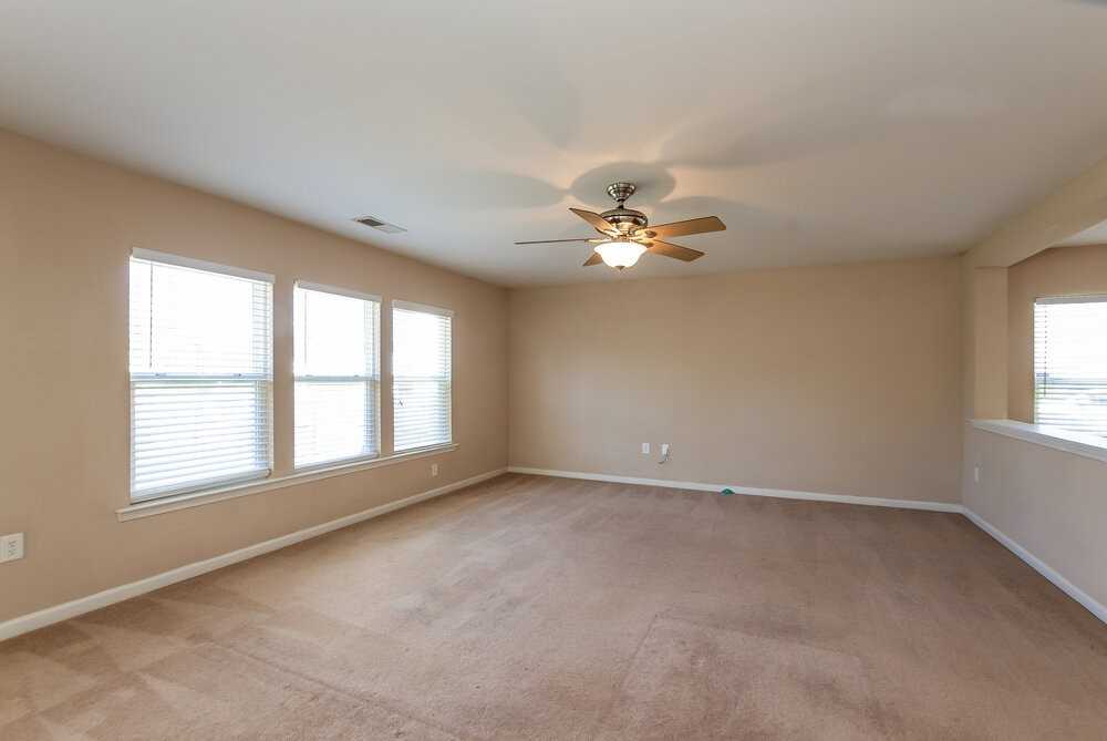 519 Nanny Point Dr - Photo 3 of 15