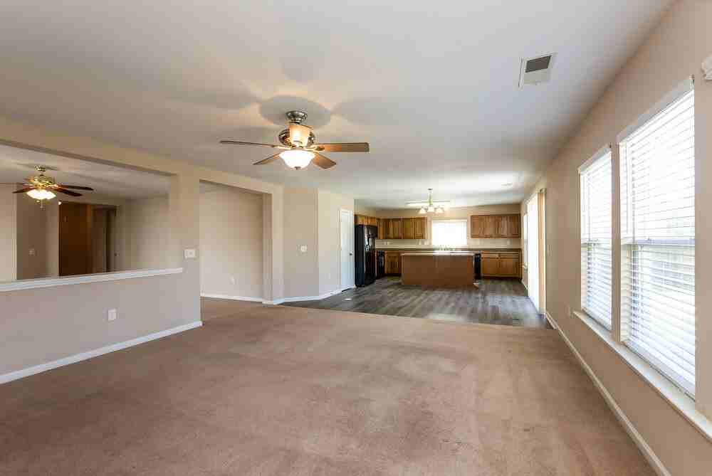 519 Nanny Point Dr - Photo 4 of 15