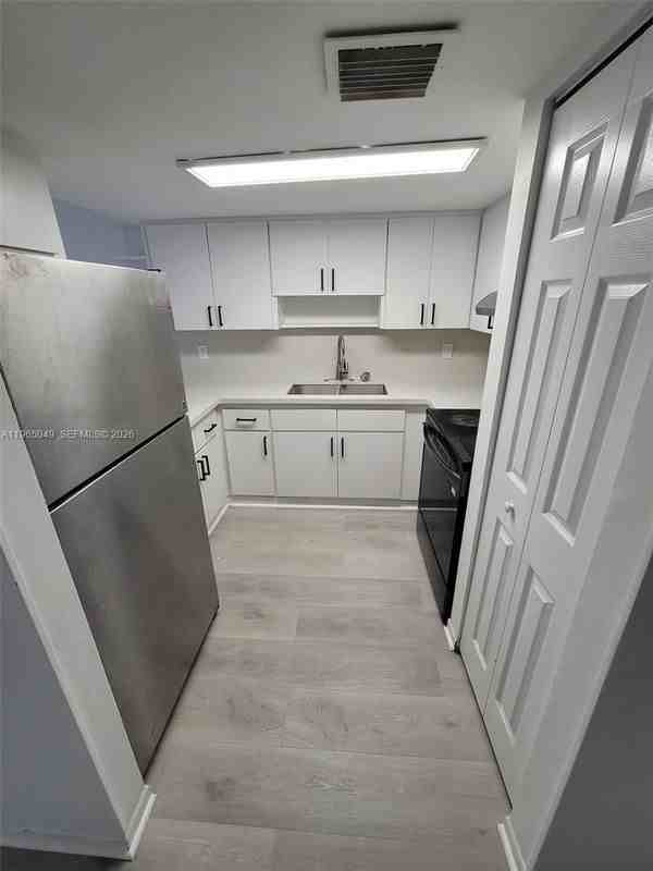 1624 Ne 151st St - Photo 3 of 3