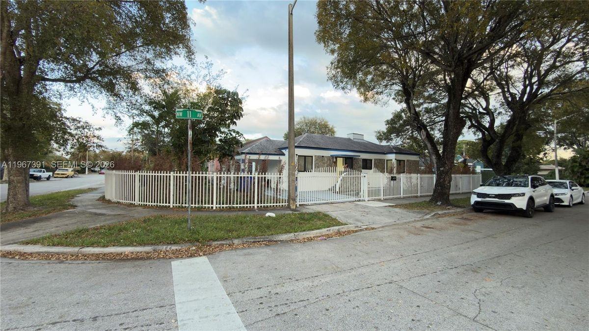 4717 Nw 11th Ave - Photo 2 of 3