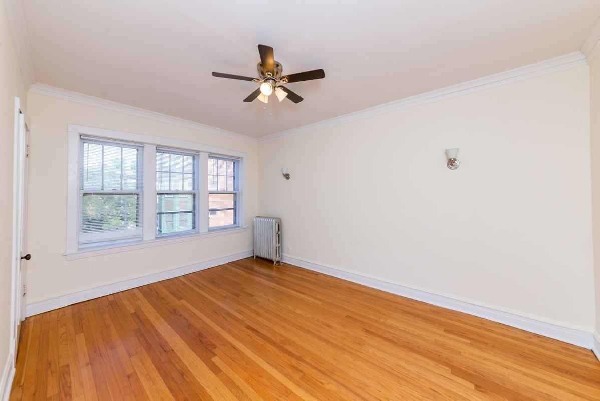 2480 N Lincoln Ave - Photo 3 of 14