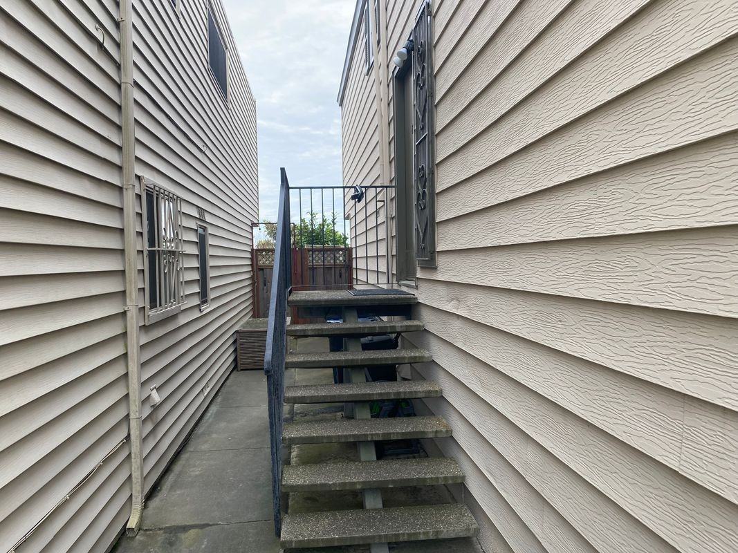 81 Camelot Ct - Photo 2 of 26