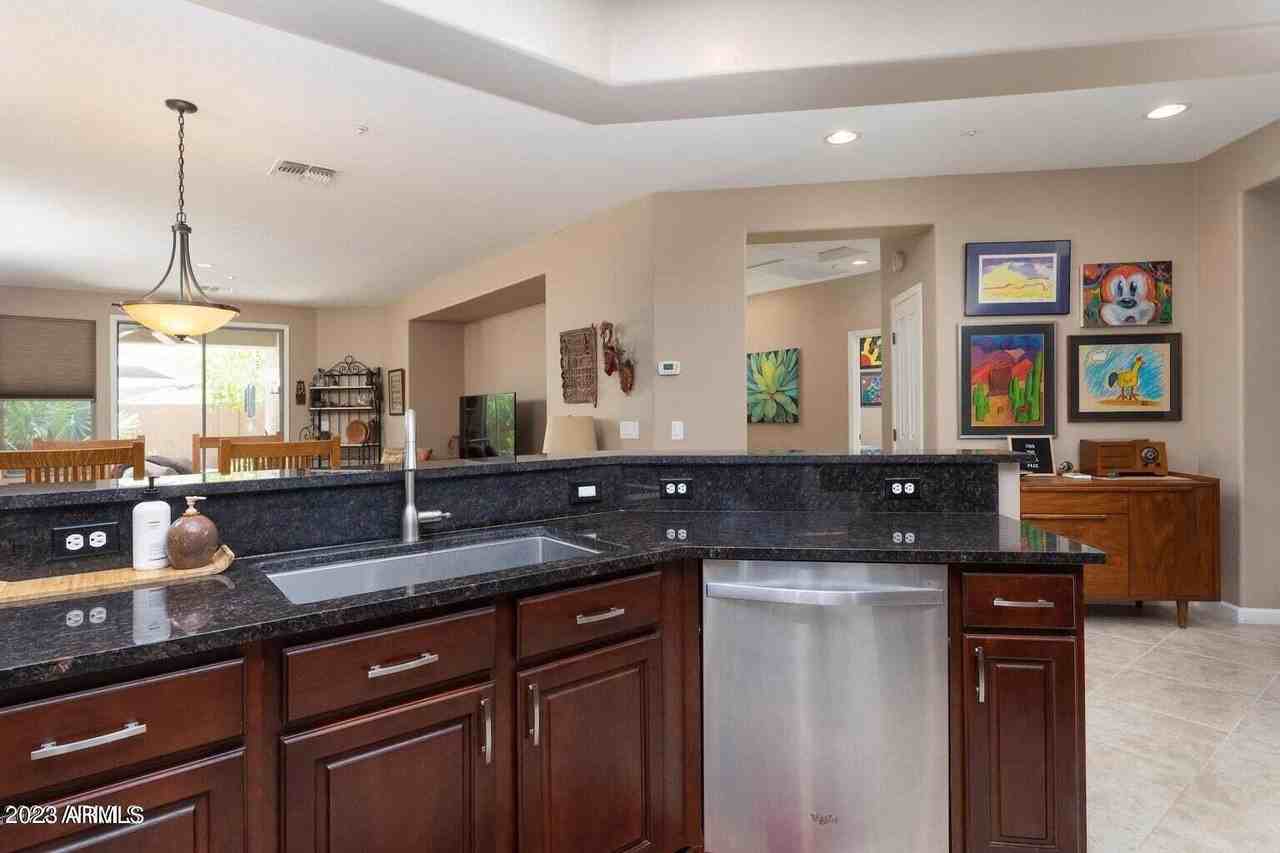 7159 W Desert Mirage Dr - Photo 7 of 42