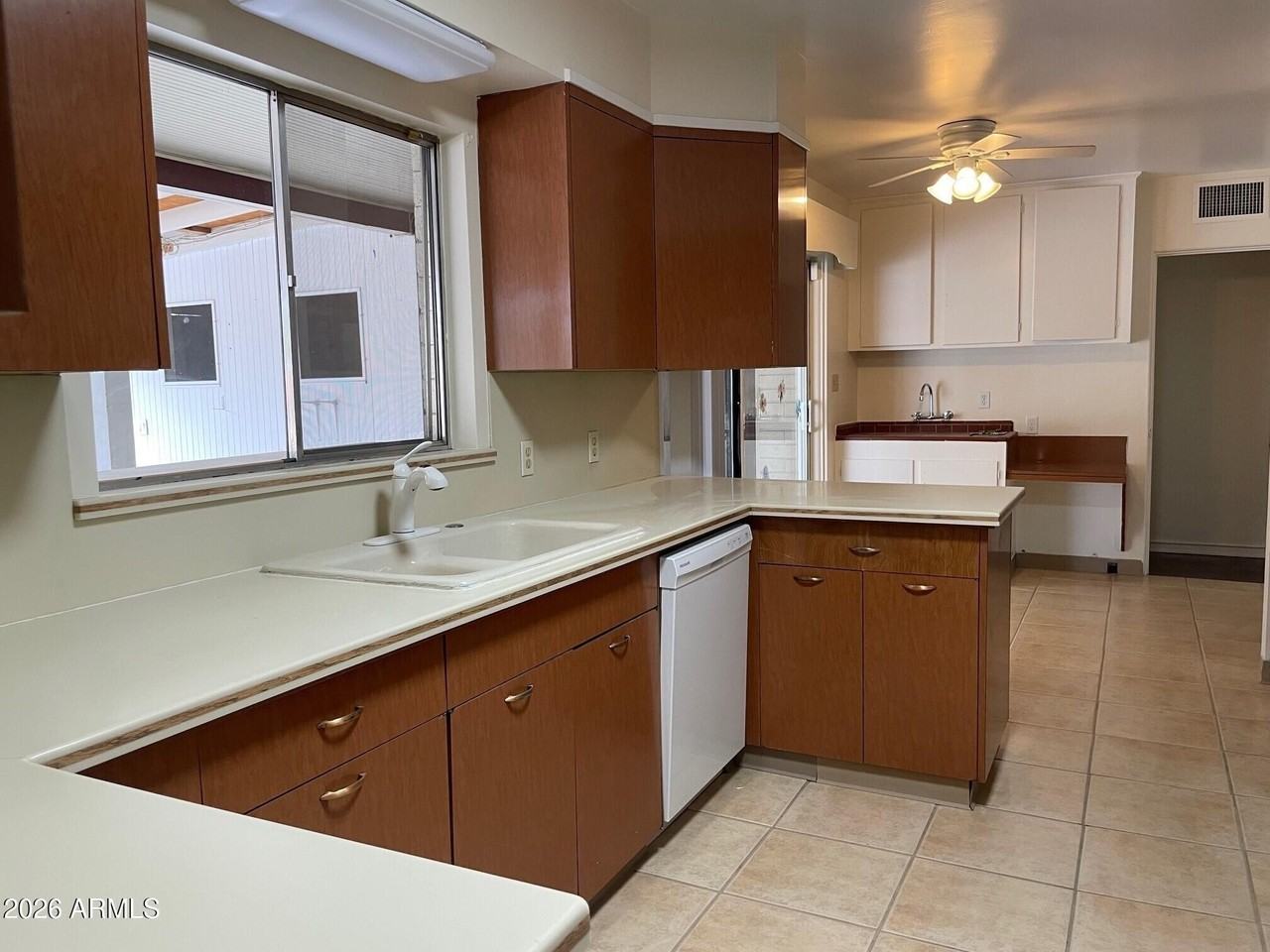 1310 E Missouri Ave - Photo 5 of 21