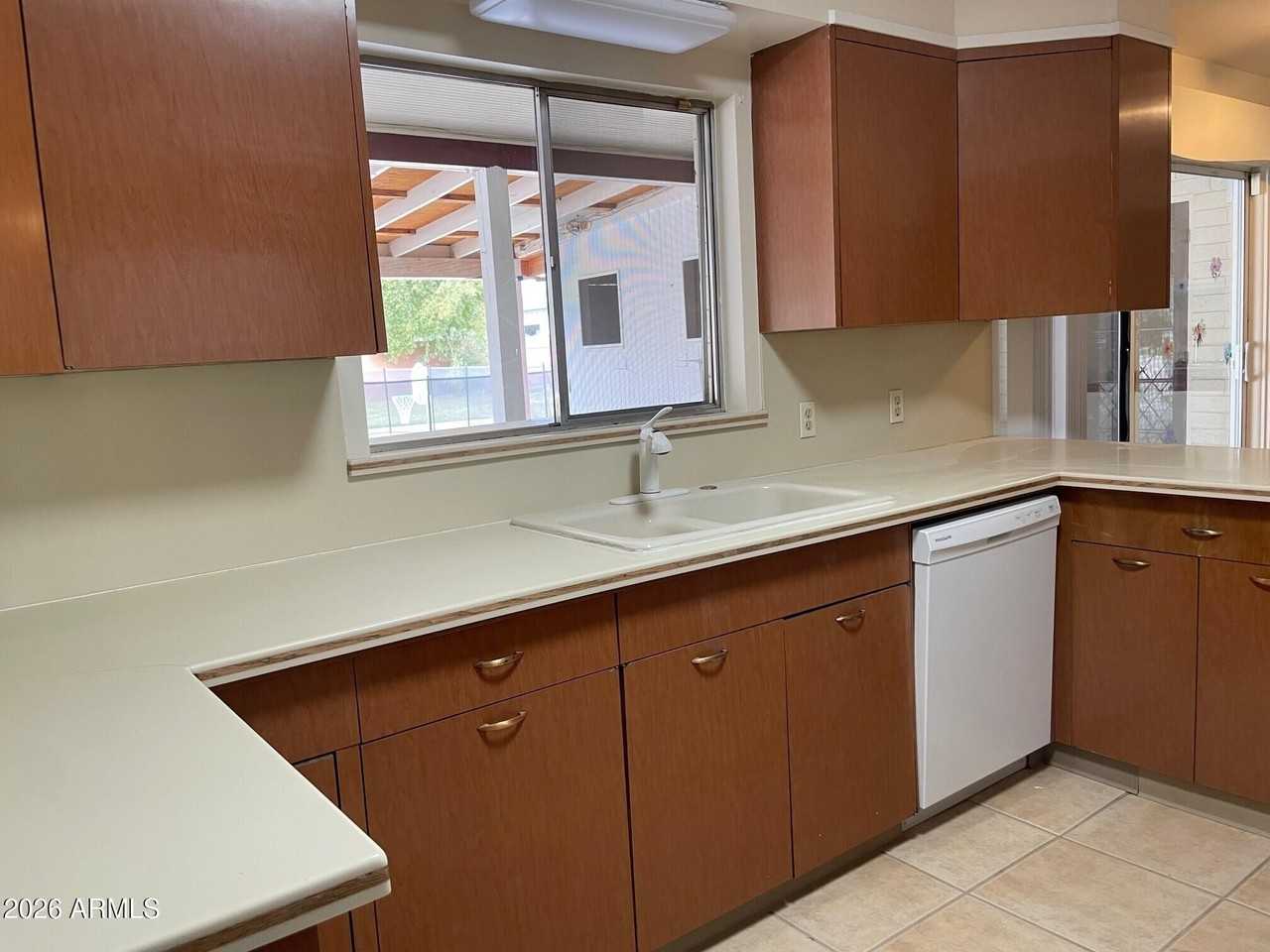 1310 E Missouri Ave - Photo 6 of 21