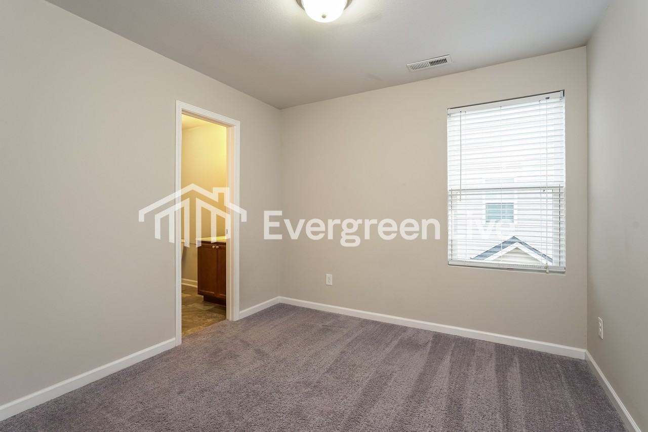 876 Federal Hall Ln - Photo 4 of 15