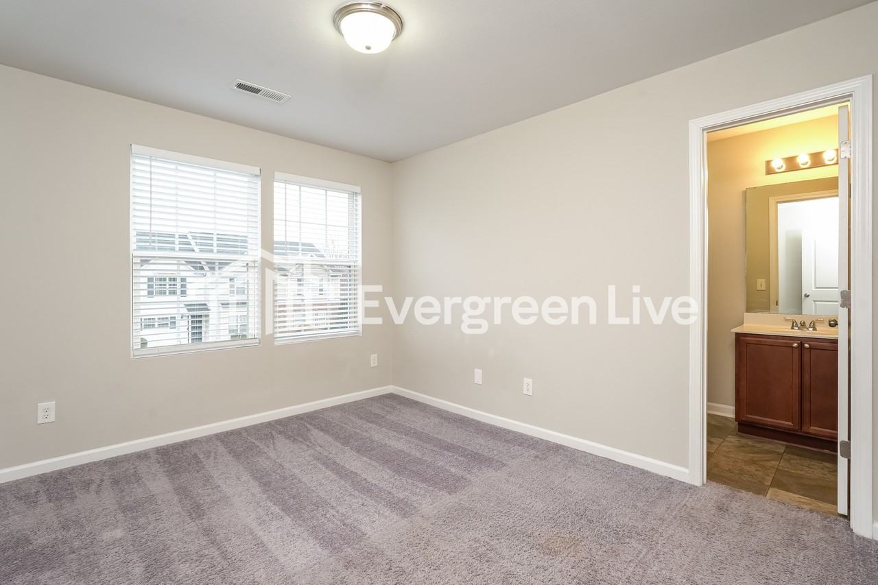 876 Federal Hall Ln - Photo 5 of 15