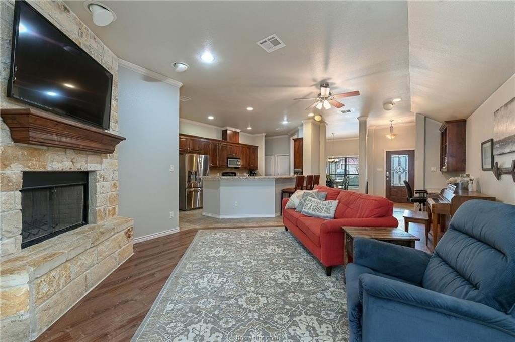 4201 Cripple Creek Ct - Photo 2 of 20