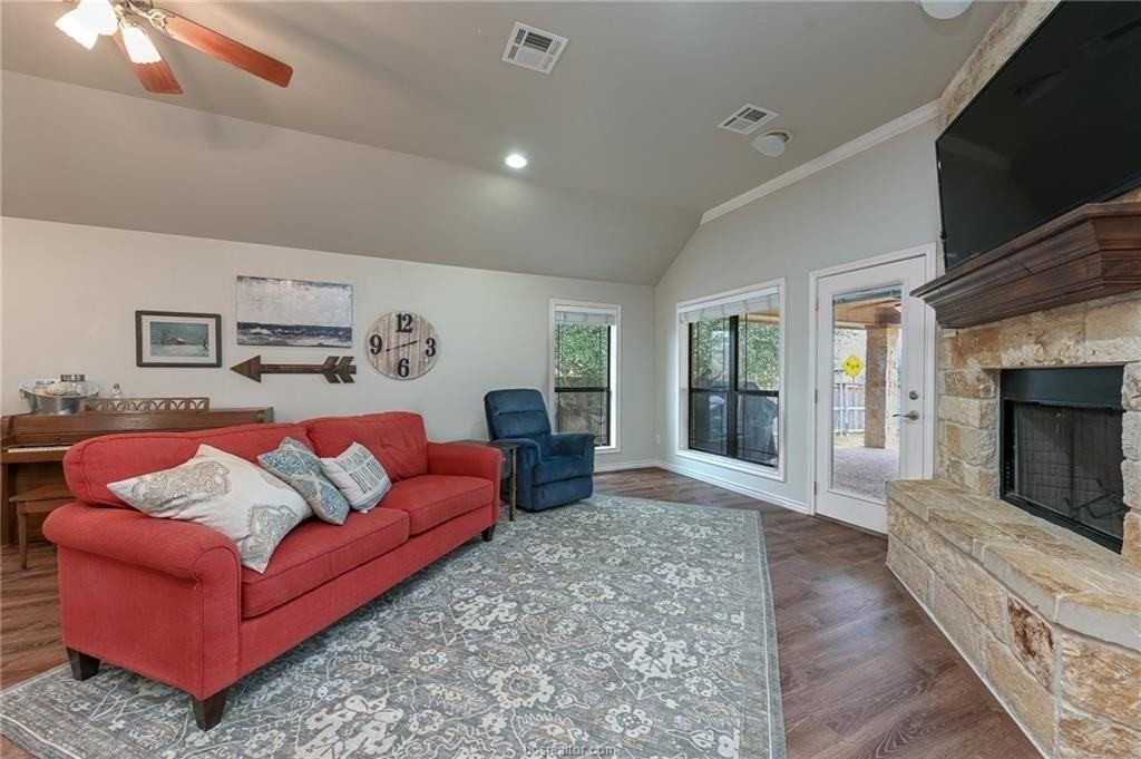 4201 Cripple Creek Ct - Photo 3 of 20