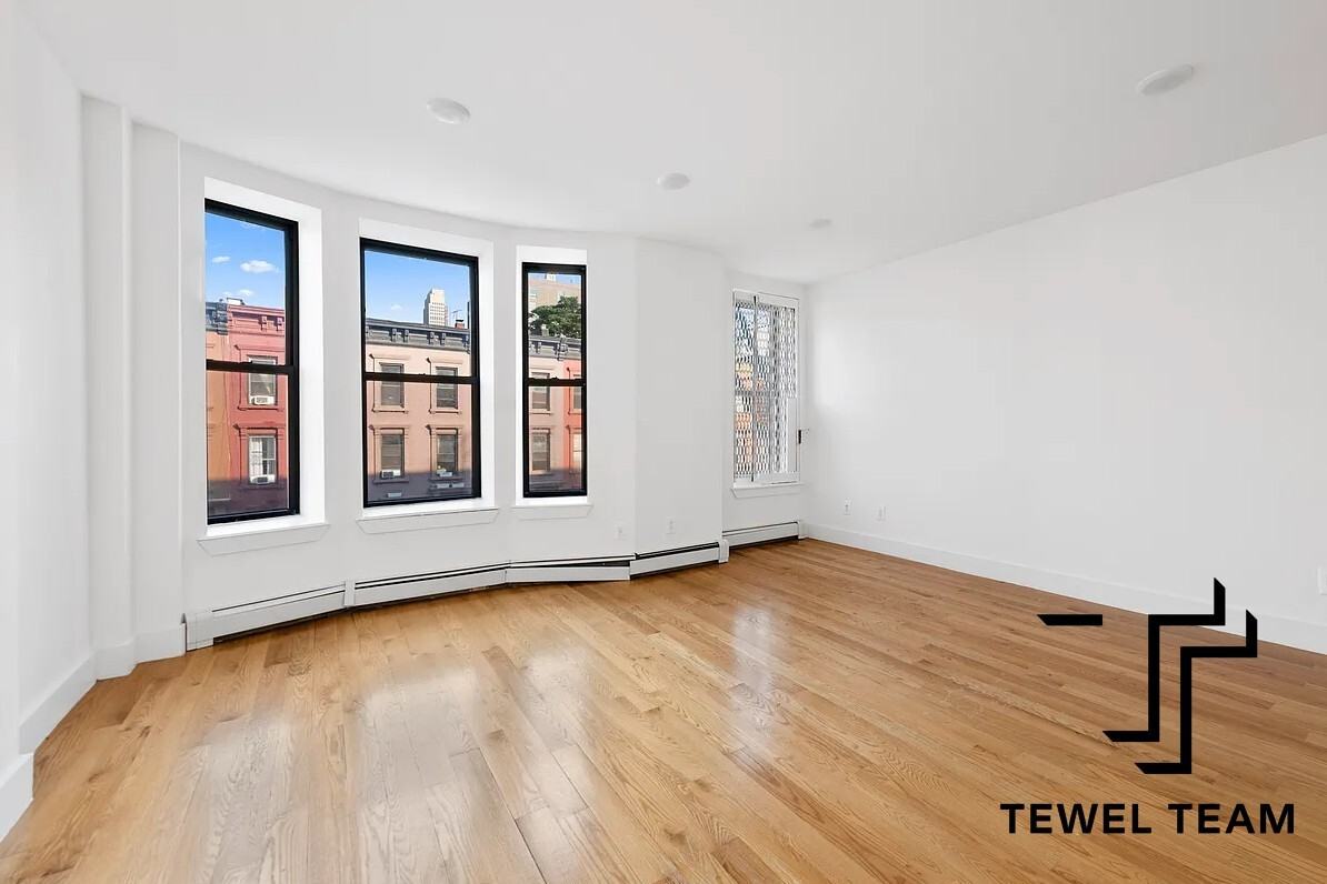 510 Manhattan Avenue #4A - Photo 2 of 15