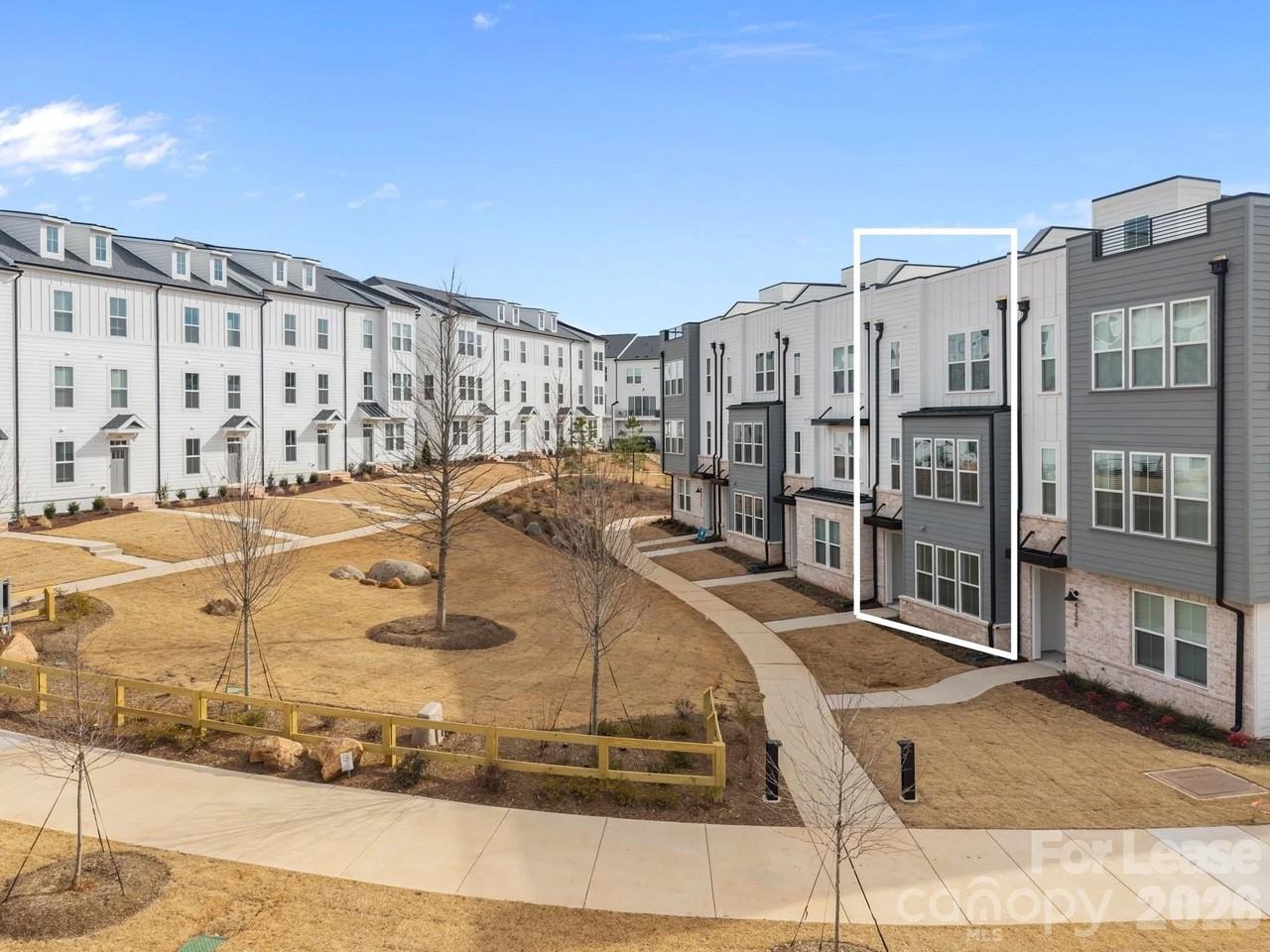 4332 Honeywalk Ln - Photo 3 of 31