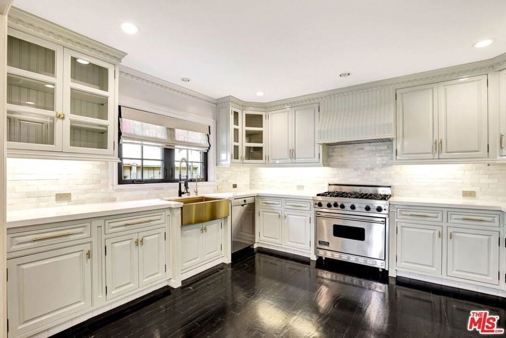 744 N Sierra Bonita Ave - Photo 6 of 34