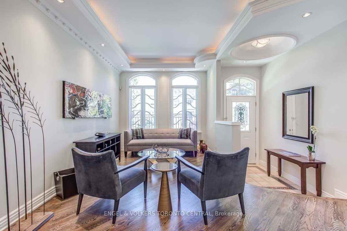 405 Bedford Park Ave - Photo 4 of 15