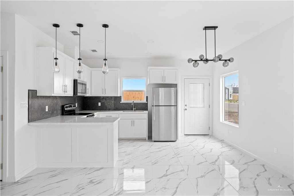 11502 N 24th Ln Apt 4 #4 - Photo 4 of 14