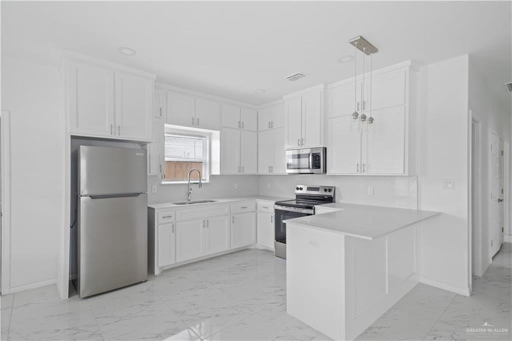 11304 N 25th St Apt 4 #4 - Photo 4 of 16