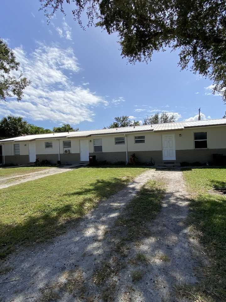 384 Avenue N Sw #3 - Photo 3 of 9