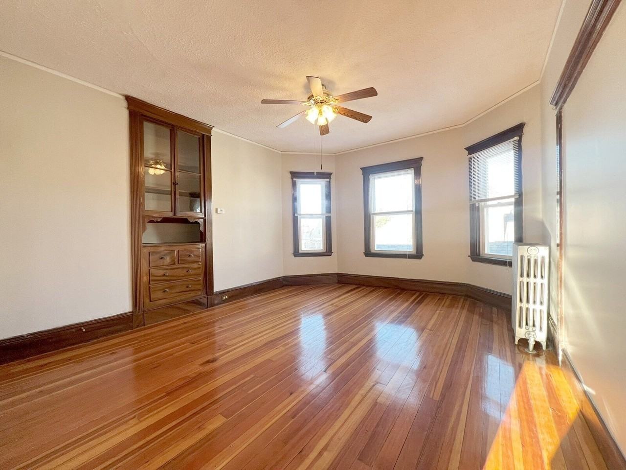 33 Newburg St #3 - Photo 3 of 10