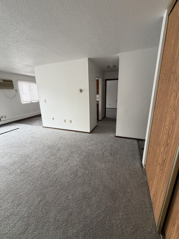 1885 Wilson Ave - Photo 5 of 7