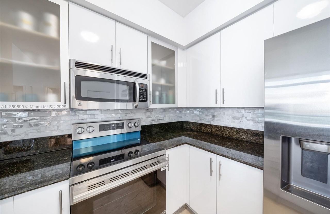 7900 Harbor Island Dr #PH14 - Photo 4 of 13