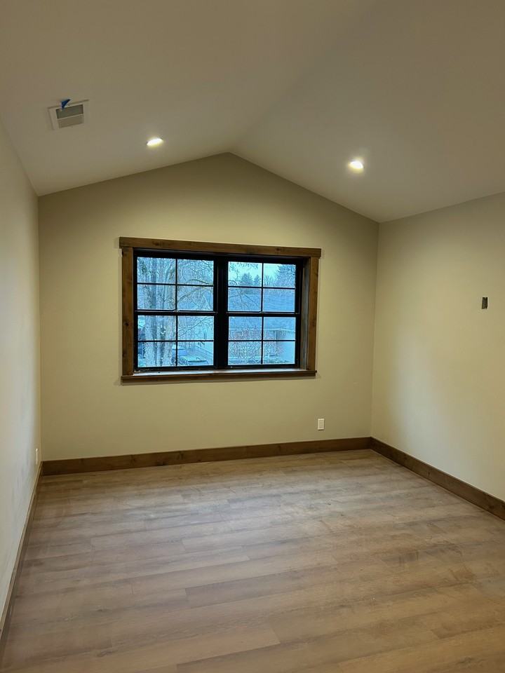 1062 N A St #NA - Photo 4 of 11